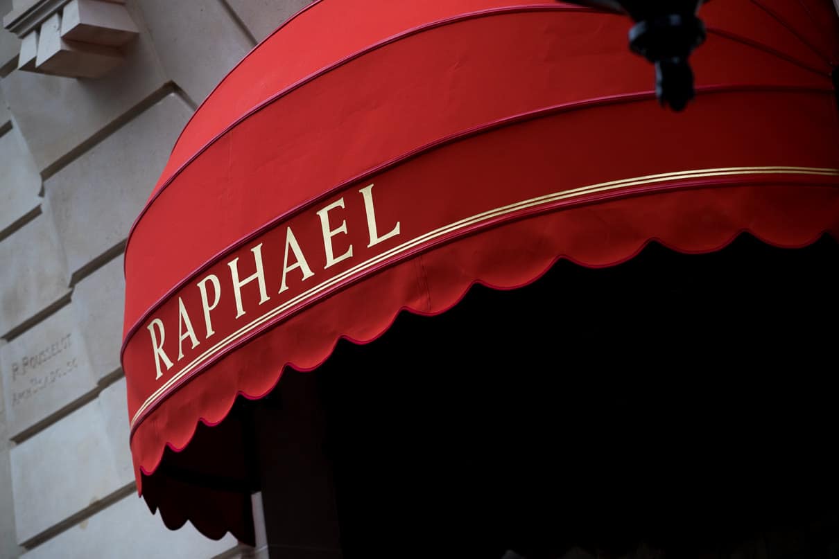 Paris luxury proposal at the Raphael Hotel Paris