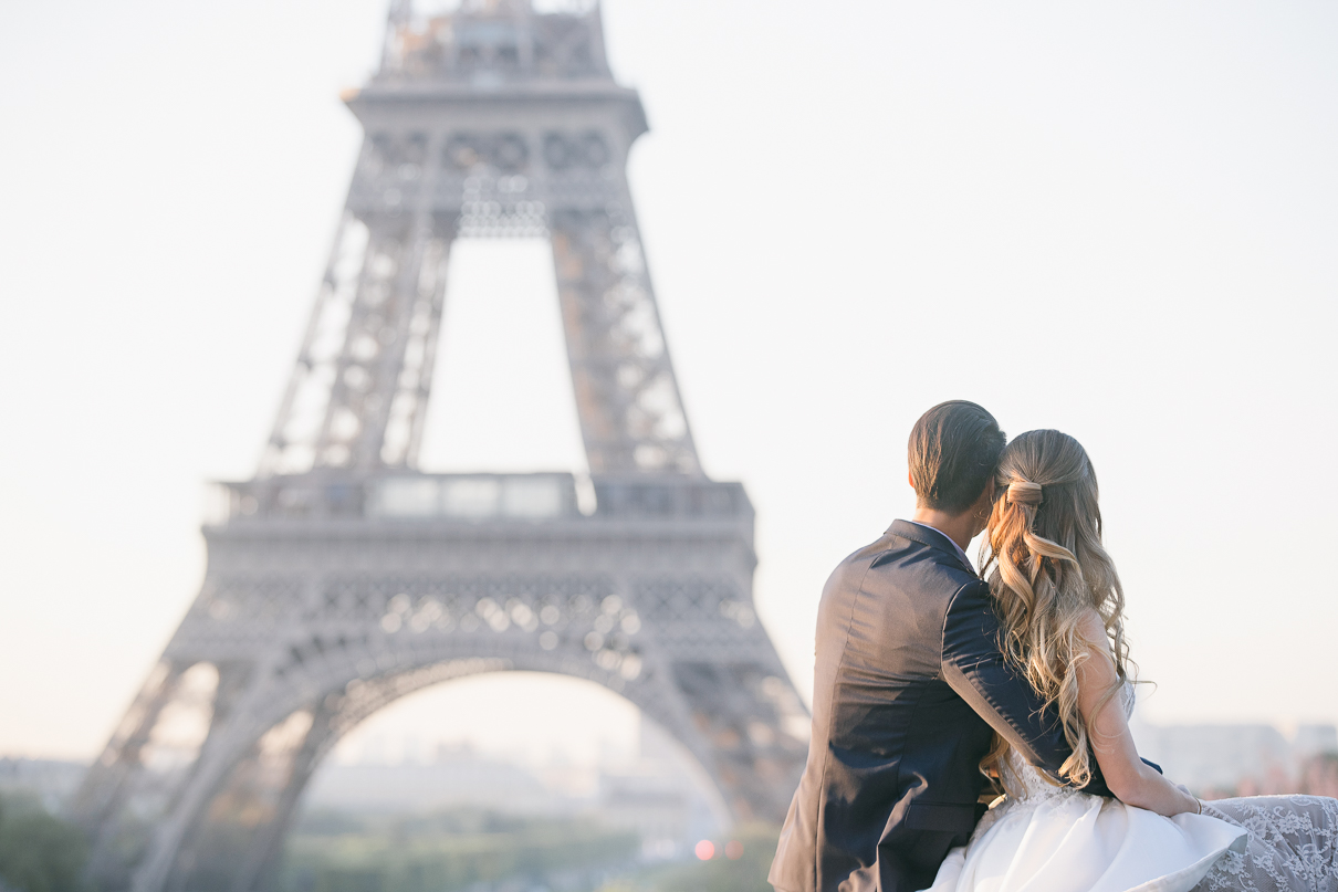 Paris pre wedding photos at the Eiffel Tower